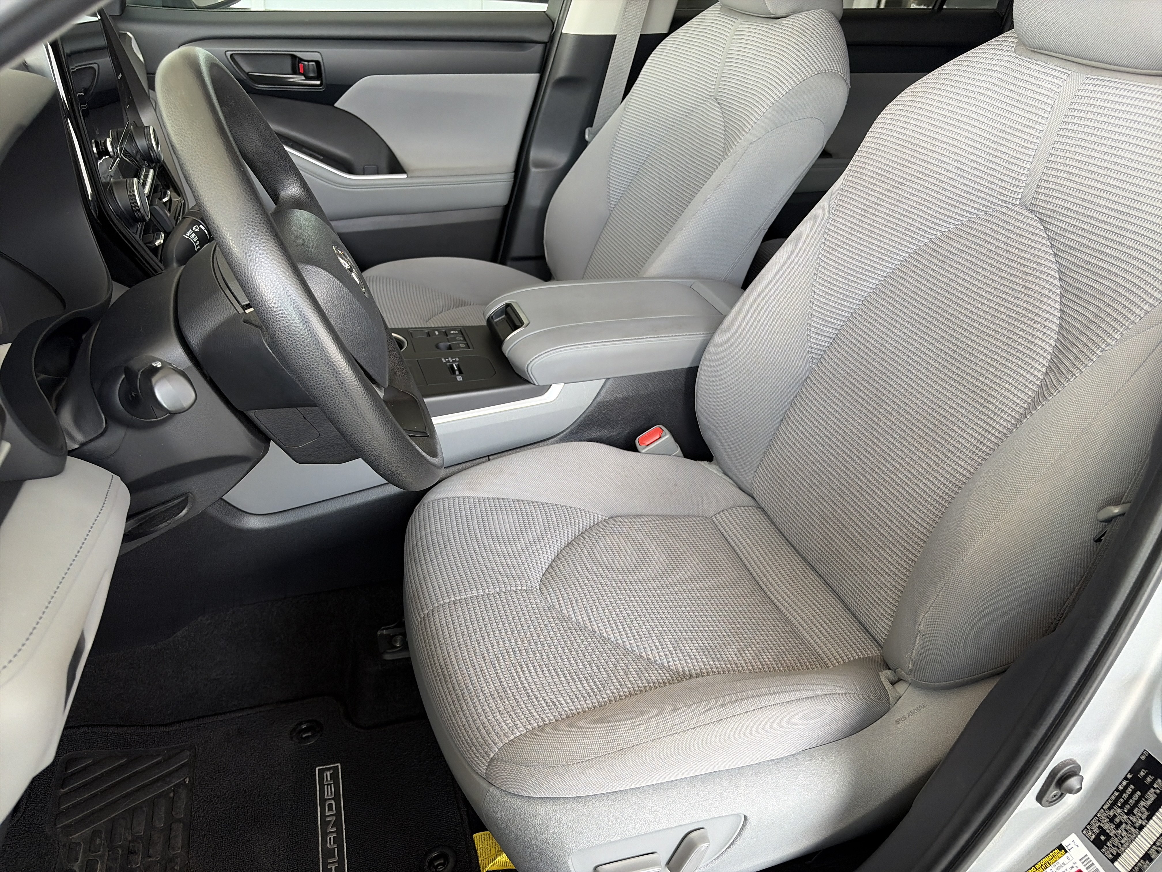 Used 2023 Toyota Highlander L FWD image 14