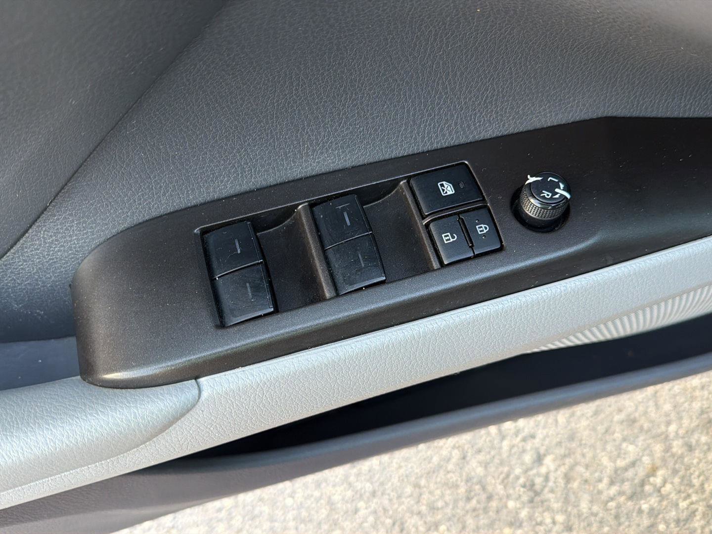 Used 2022 Toyota Camry LE FWD image 31