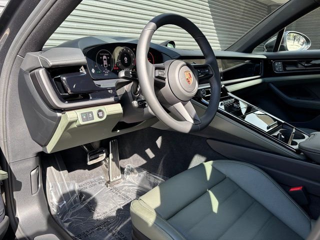 New 2026 Porsche Panamera 4 image 4