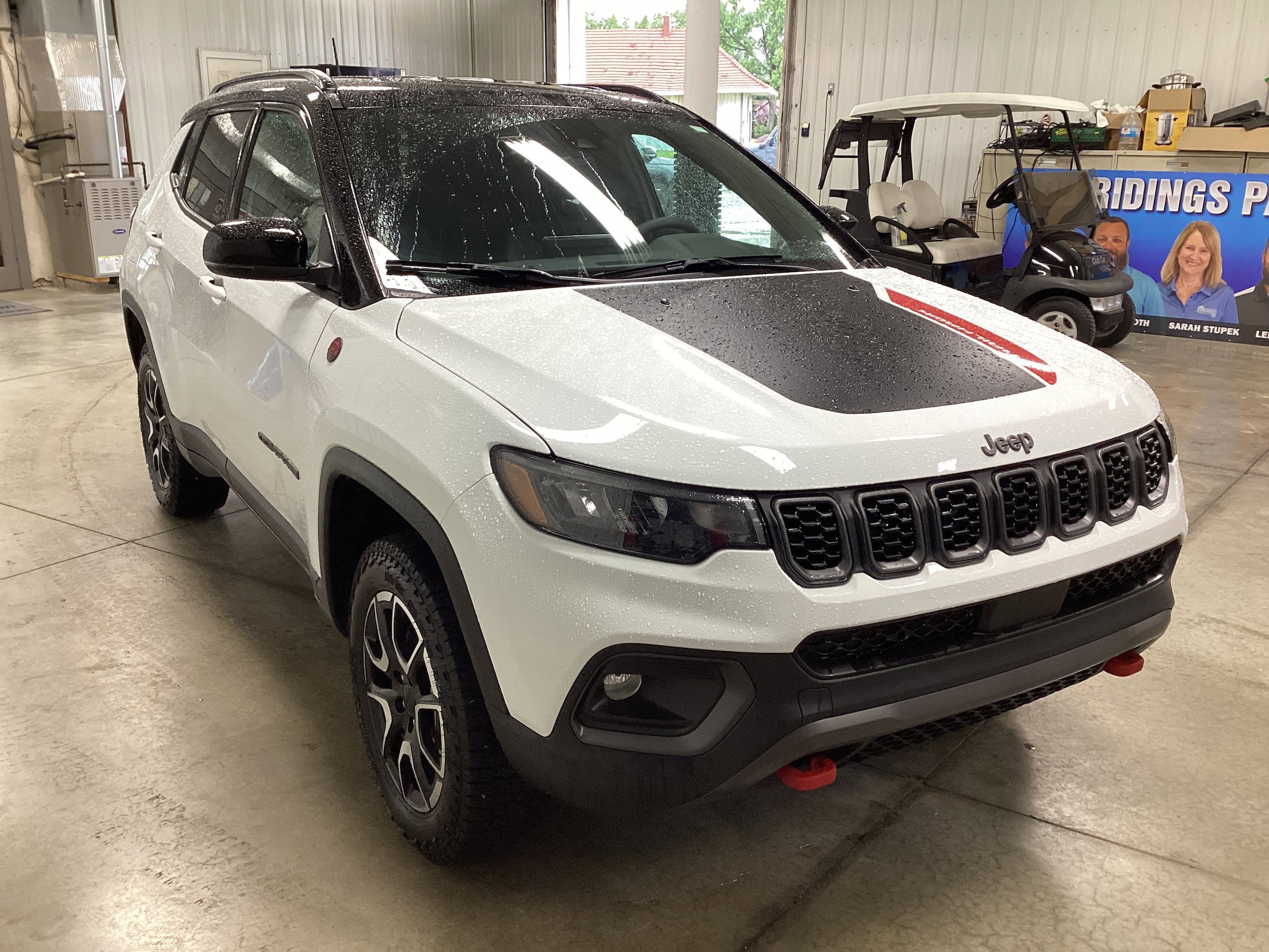 Used 2024 Jeep Compass Trailhawk w/ Trailhawk Convenience Group AWD/4WD image 7