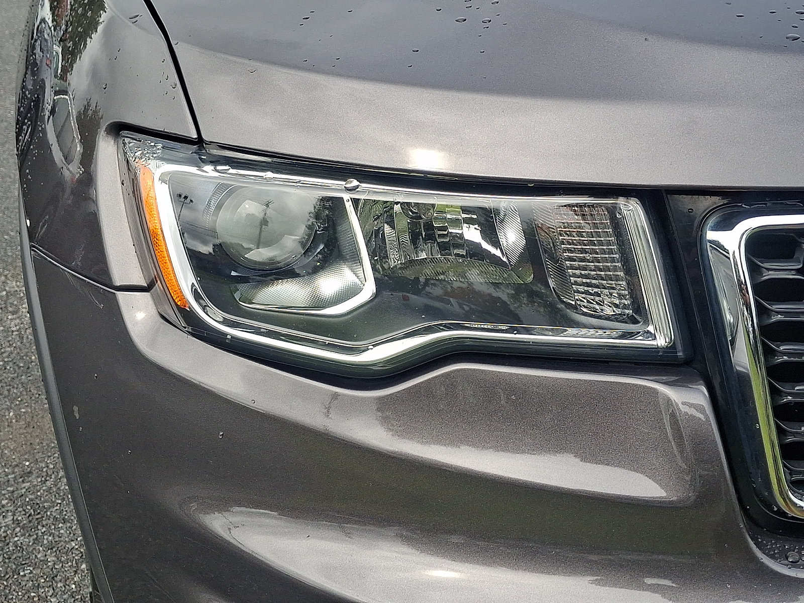 Used 2020 Jeep Grand Cherokee Laredo AWD/4WD image 9