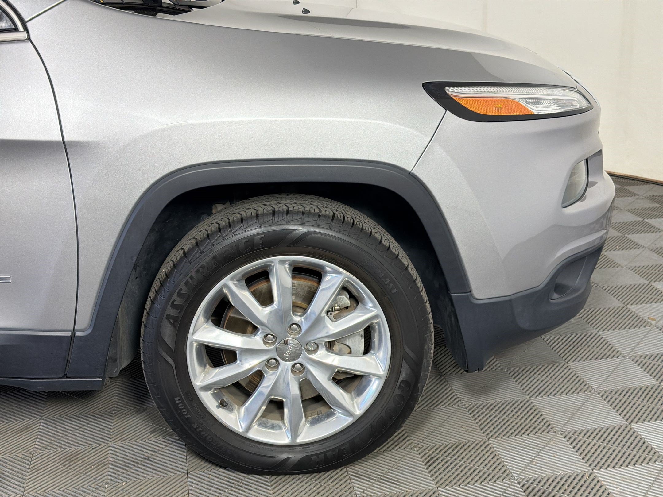Used 2016 Jeep Cherokee Limited AWD/4WD image 12