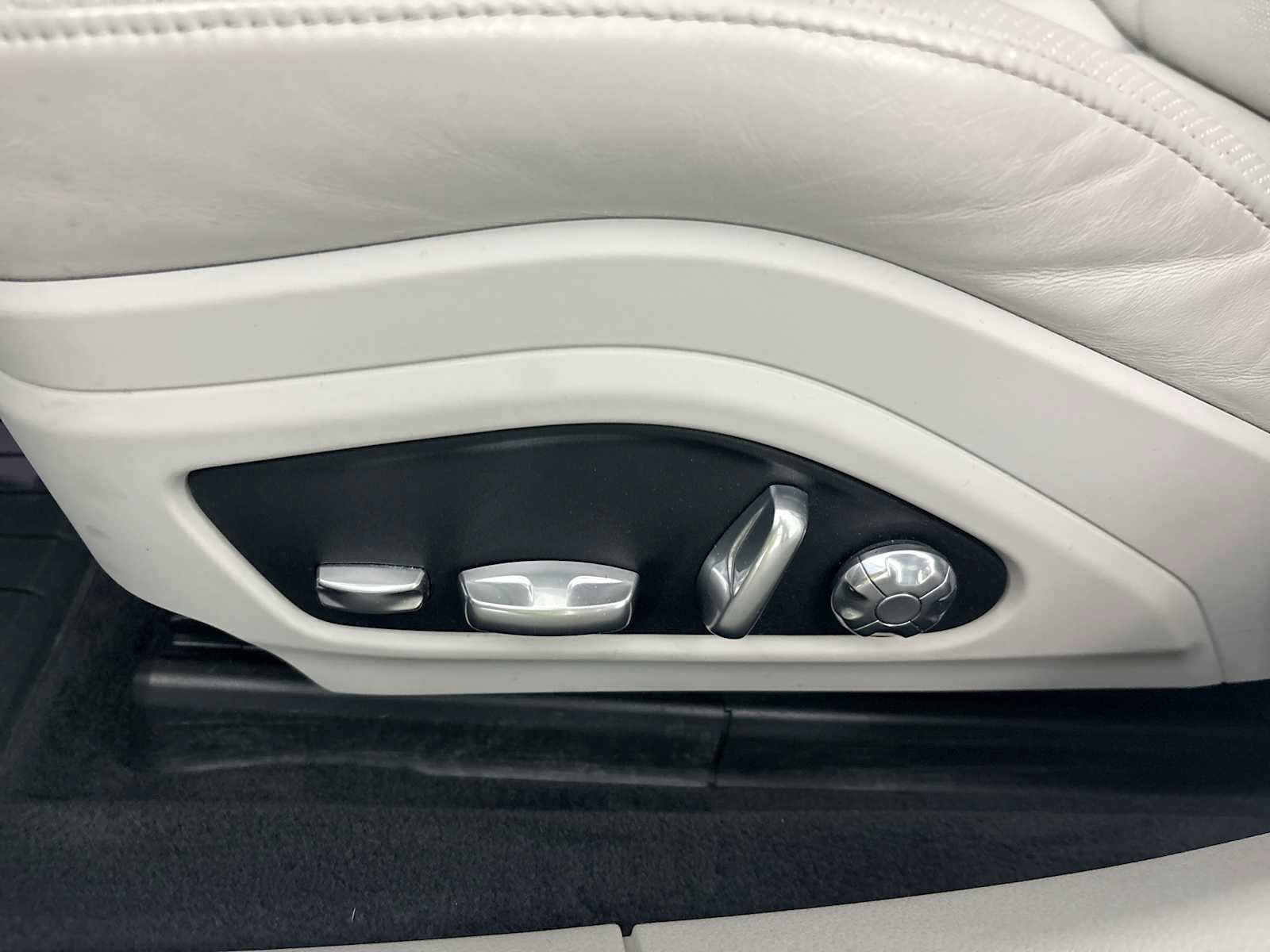 Used 2018 Porsche Panamera 4 Executive AWD/4WD image 14