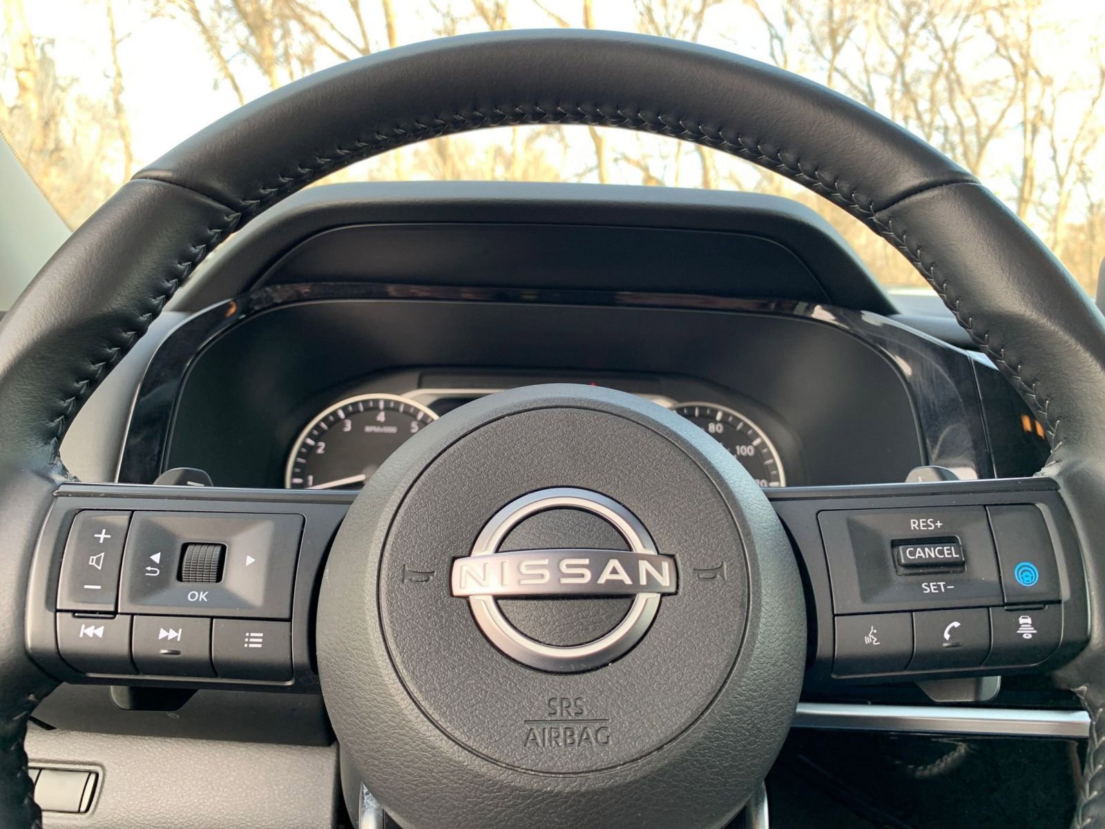 Used 2025 Nissan Pathfinder SV image 30