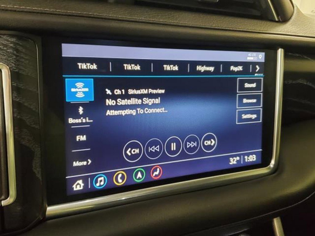 Used 2021 GMC Yukon Denali w/ Denali Premium Package image 29