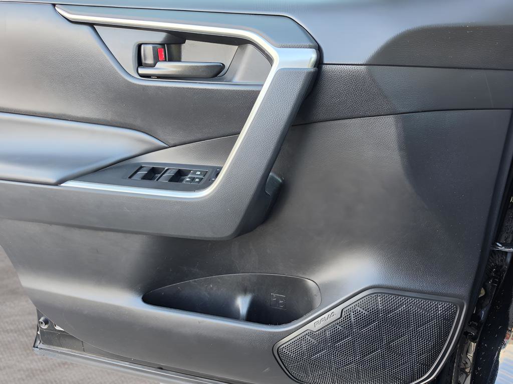 Used 2023 Toyota RAV4 LE FWD image 32