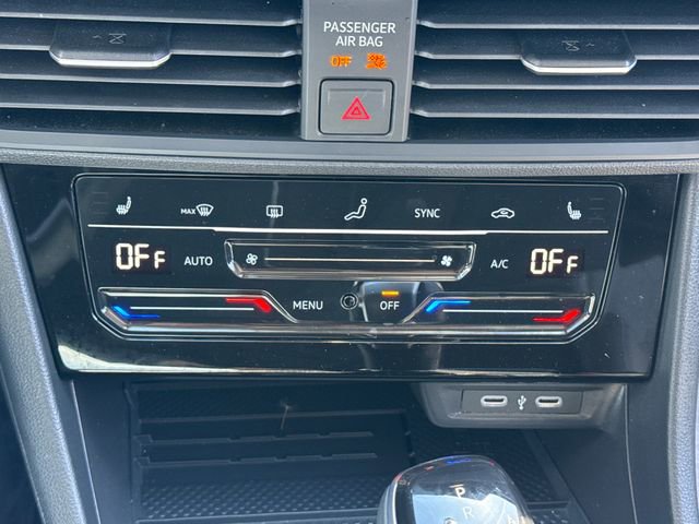 Used 2025 Volkswagen Jetta SE image 30