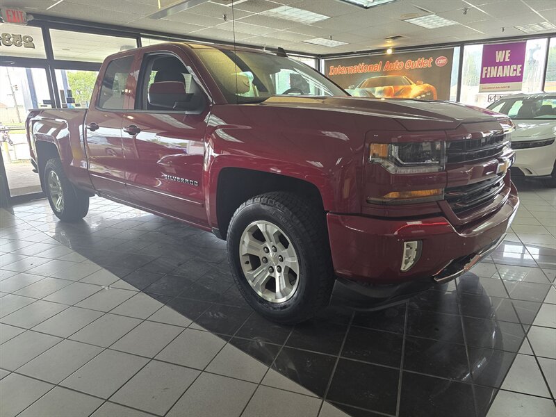 Used 2018 Chevrolet Silverado 1500 LT w/ All Star Edition AWD/4WD image 3