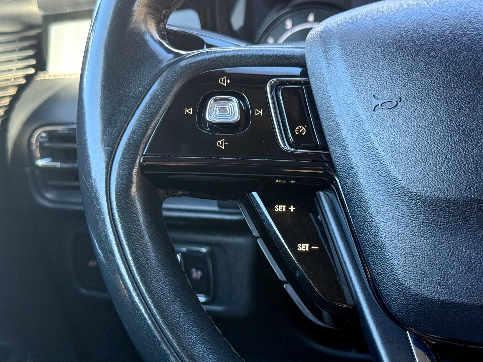 Used 2021 Lincoln Corsair AWD w/ Equipment Group 101A image 39