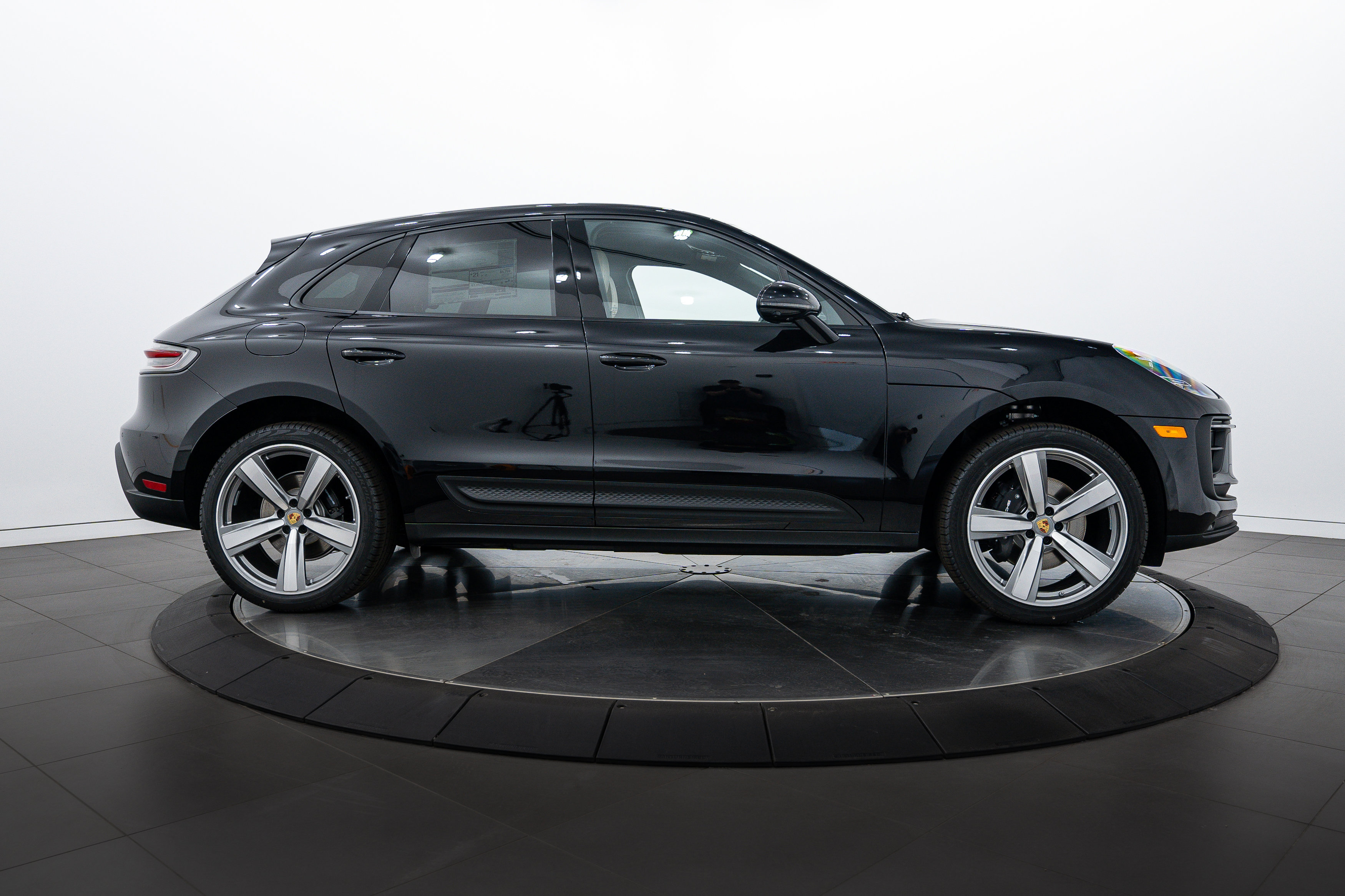 New 2025 Porsche Macan image 8