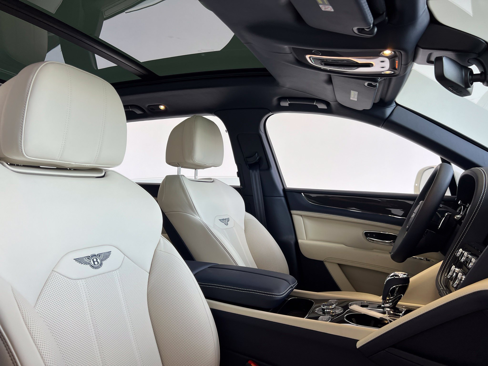 New 2026 Bentley Bentayga Extended Wheelbase AWD/4WD image 25