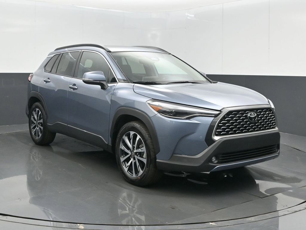 Used 2024 Toyota Corolla Cross XLE w/ Convenience Package image 2