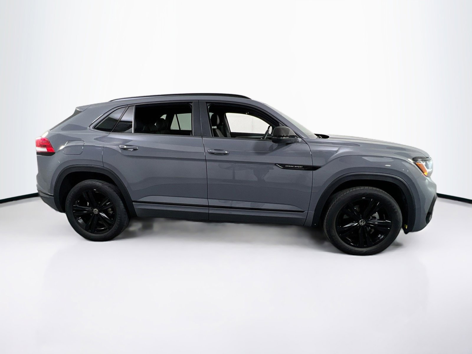 Used 2023 Volkswagen Atlas Cross Sport SEL R-Line image 4