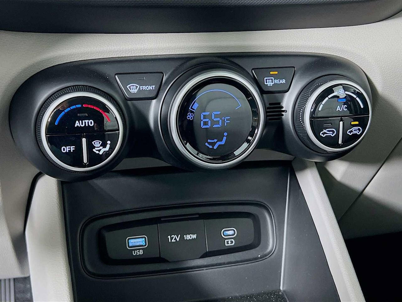 New 2025 Hyundai Venue SEL image 11