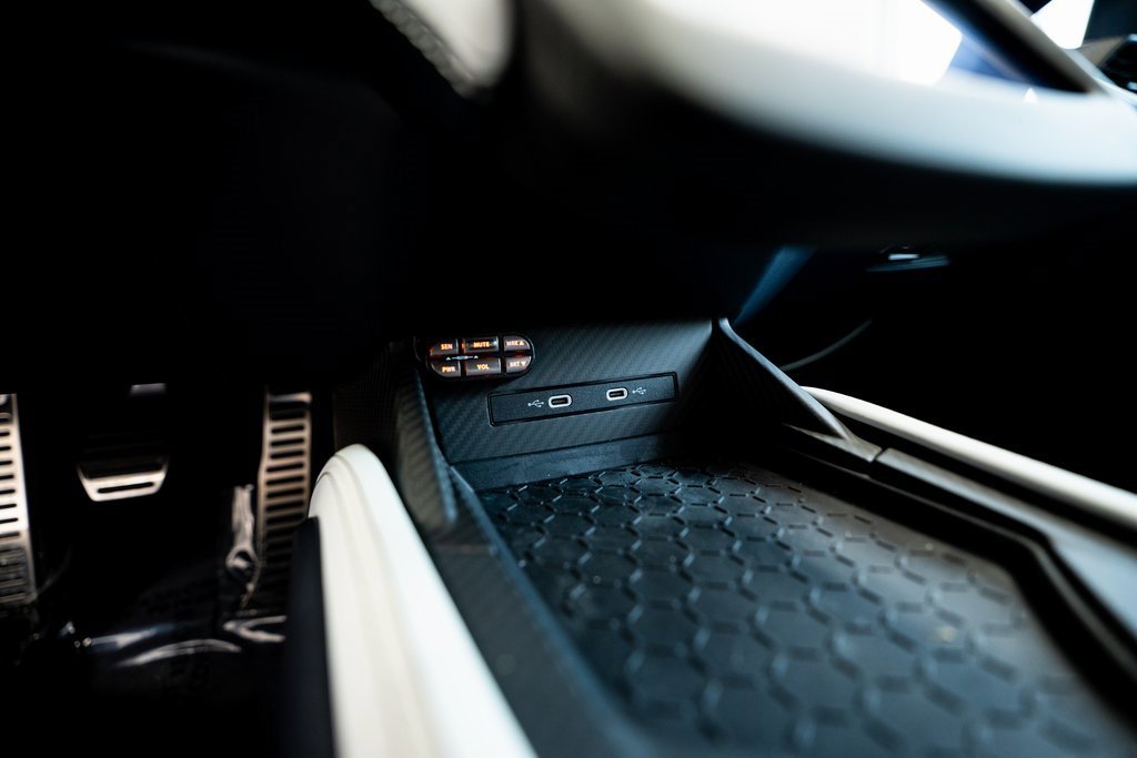 Used 2024 Lamborghini Revuelto image 46