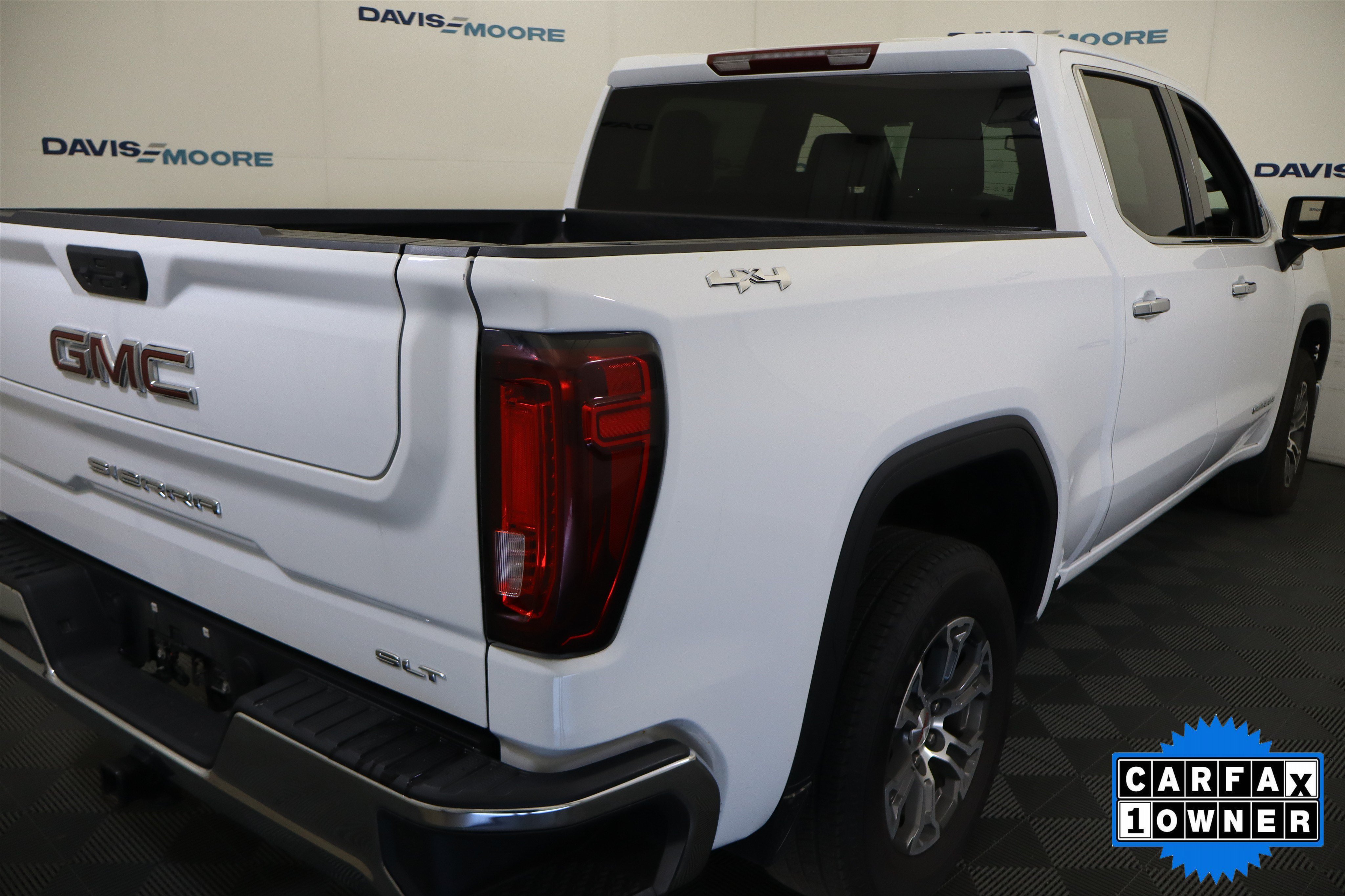 Used 2025 GMC Sierra 1500 SLT AWD/4WD image 6