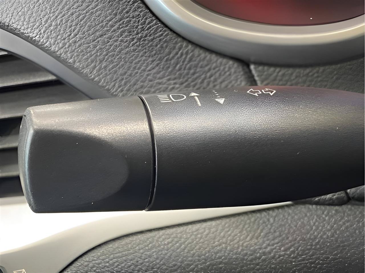 Used 2014 Jeep Cherokee Limited w/ Luxury Group FWD image 17