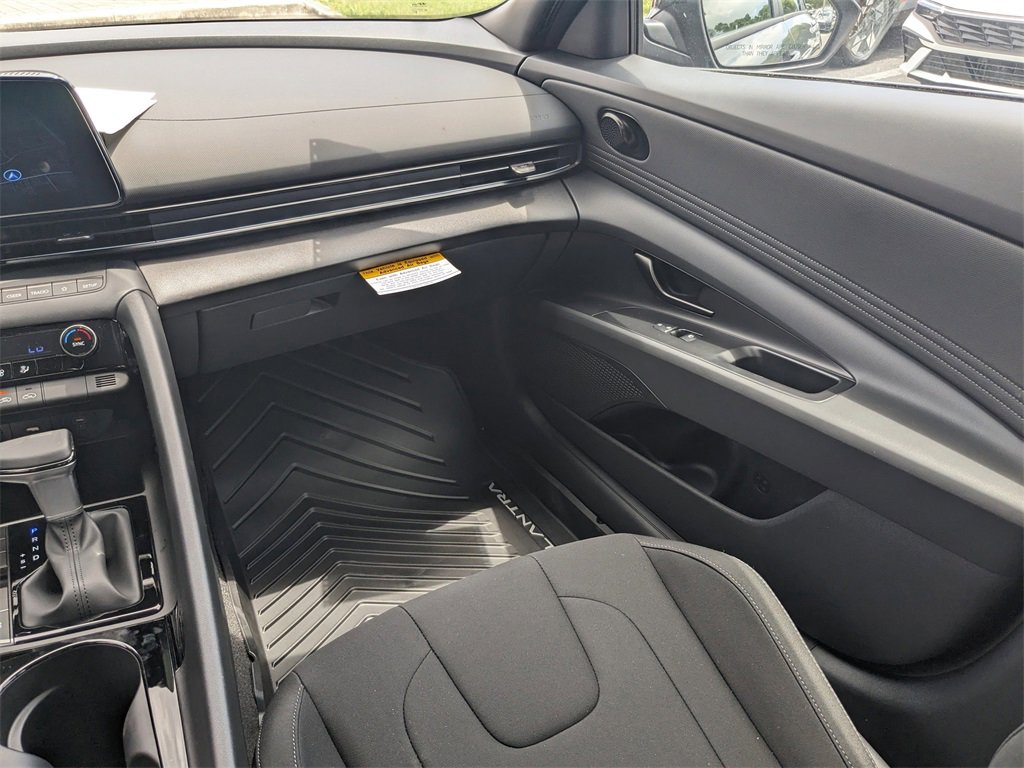 New 2025 Hyundai Elantra SEL image 16