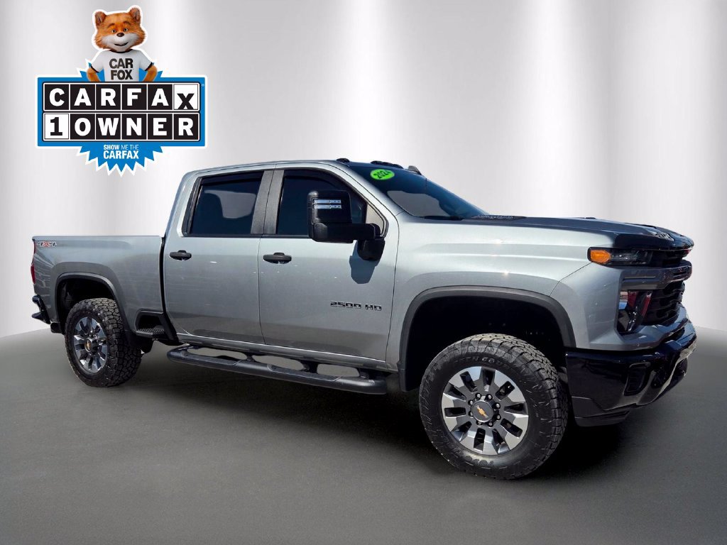 Used 2024 Chevrolet Silverado 2500 Custom w/ Custom Value Package AWD/4WD image 2