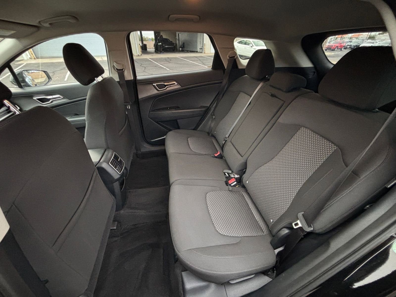 Used 2025 Kia Sportage LX image 37