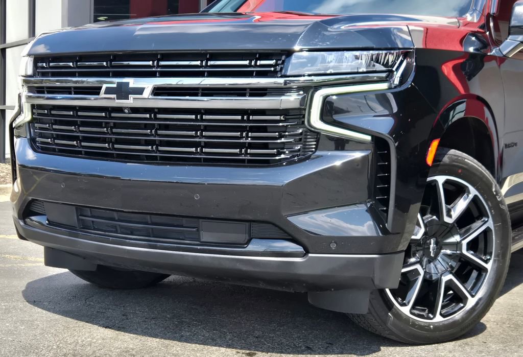 Used 2021 Chevrolet Tahoe RST w/ Luxury Package AWD/4WD image 2