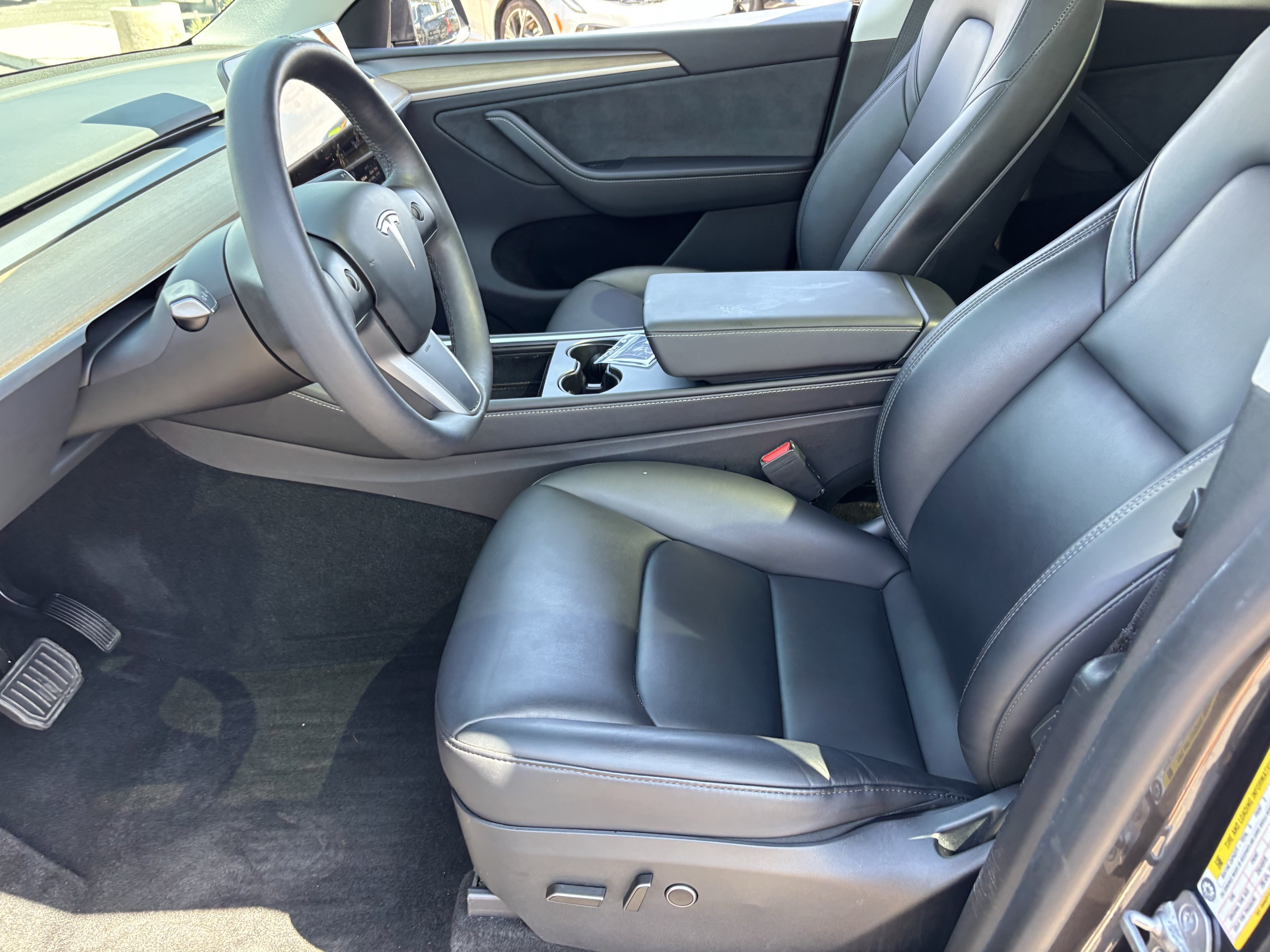 Used 2024 Tesla Model Y Long Range AWD/4WD image 19