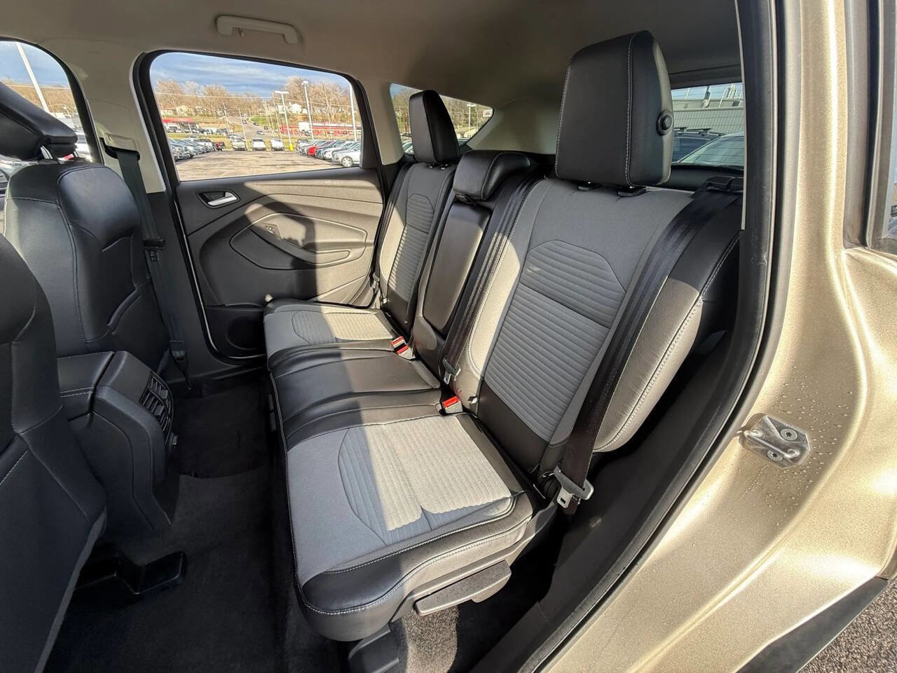 Used 2018 Ford Escape SE w/ SE Sport Appearance Package AWD/4WD image 12
