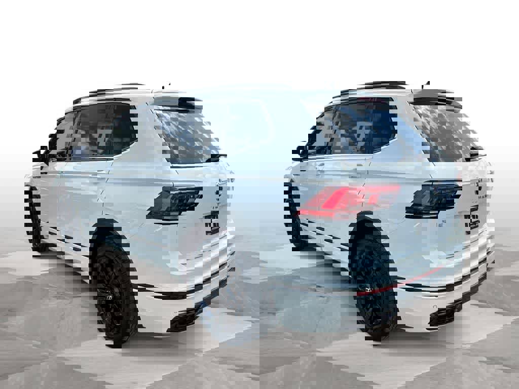 Used 2023 Volkswagen Tiguan SE R-Line image 6