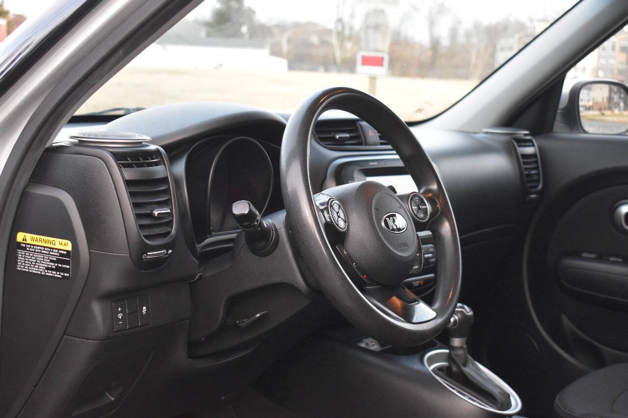 Used 2018 Kia Soul + FWD image 18