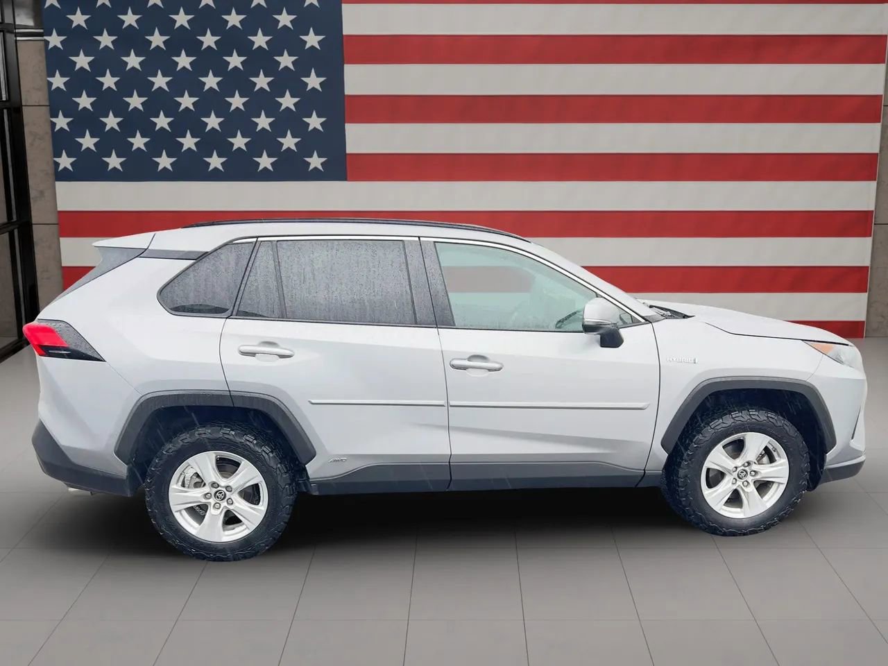 Used 2019 Toyota RAV4 LE w/ Carpet Mat Package image 2