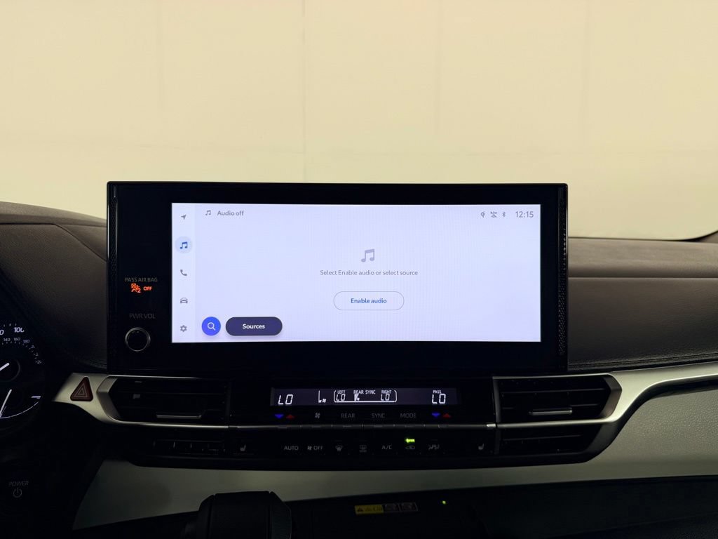 Used 2025 Toyota Sienna XLE w/ XLE Plus Package FWD image 19