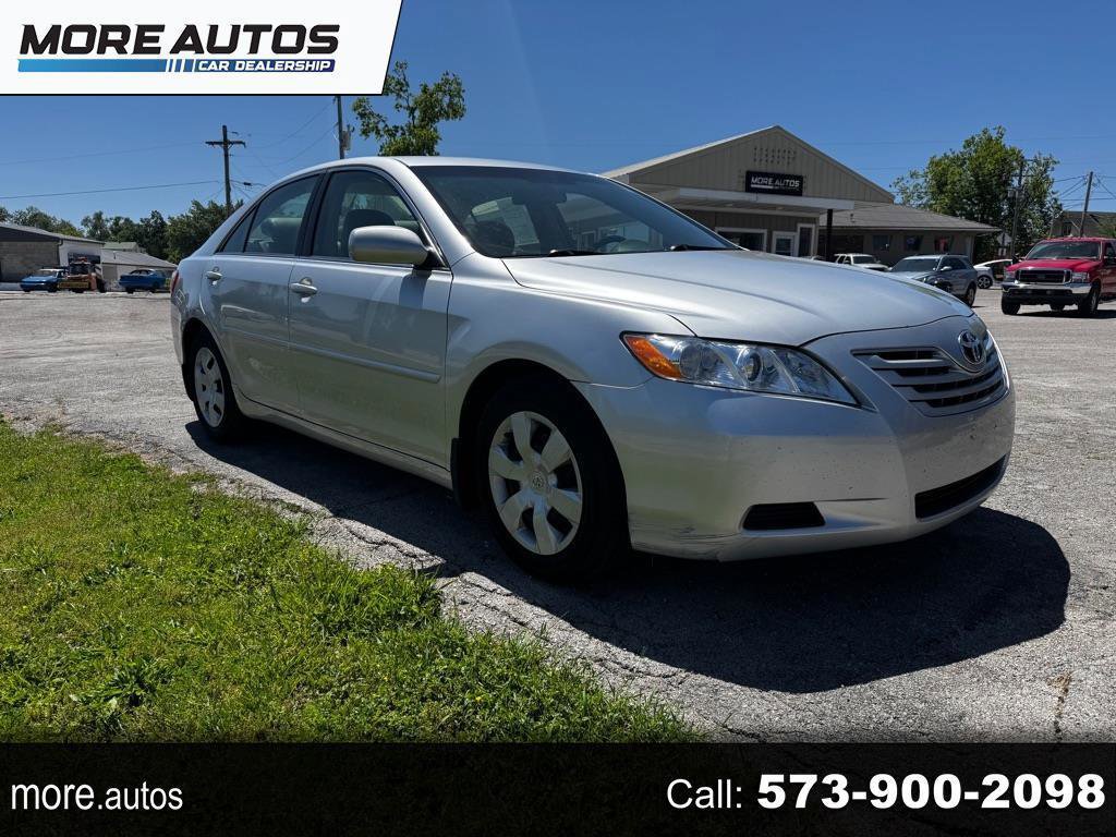 Used 2009 Toyota Camry SE FWD image 1