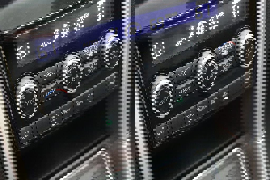 Used 2022 Subaru Ascent Limited w/ Technology Package image 24