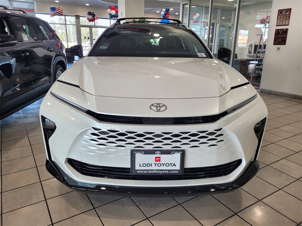 New 2025 Toyota Crown Signia image 2