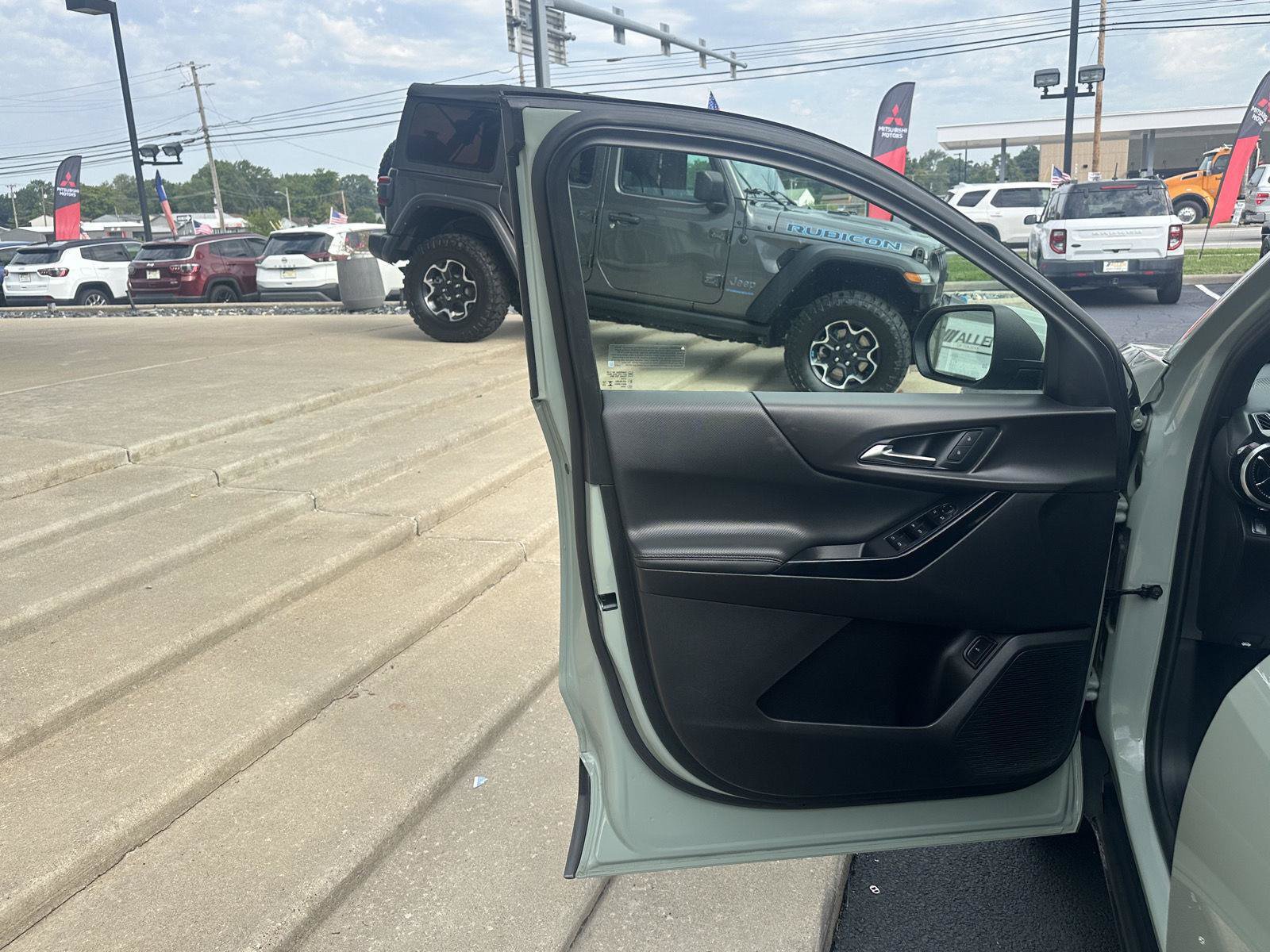 Used 2025 Chevrolet Equinox LT w/ Convenience Package II AWD/4WD image 17