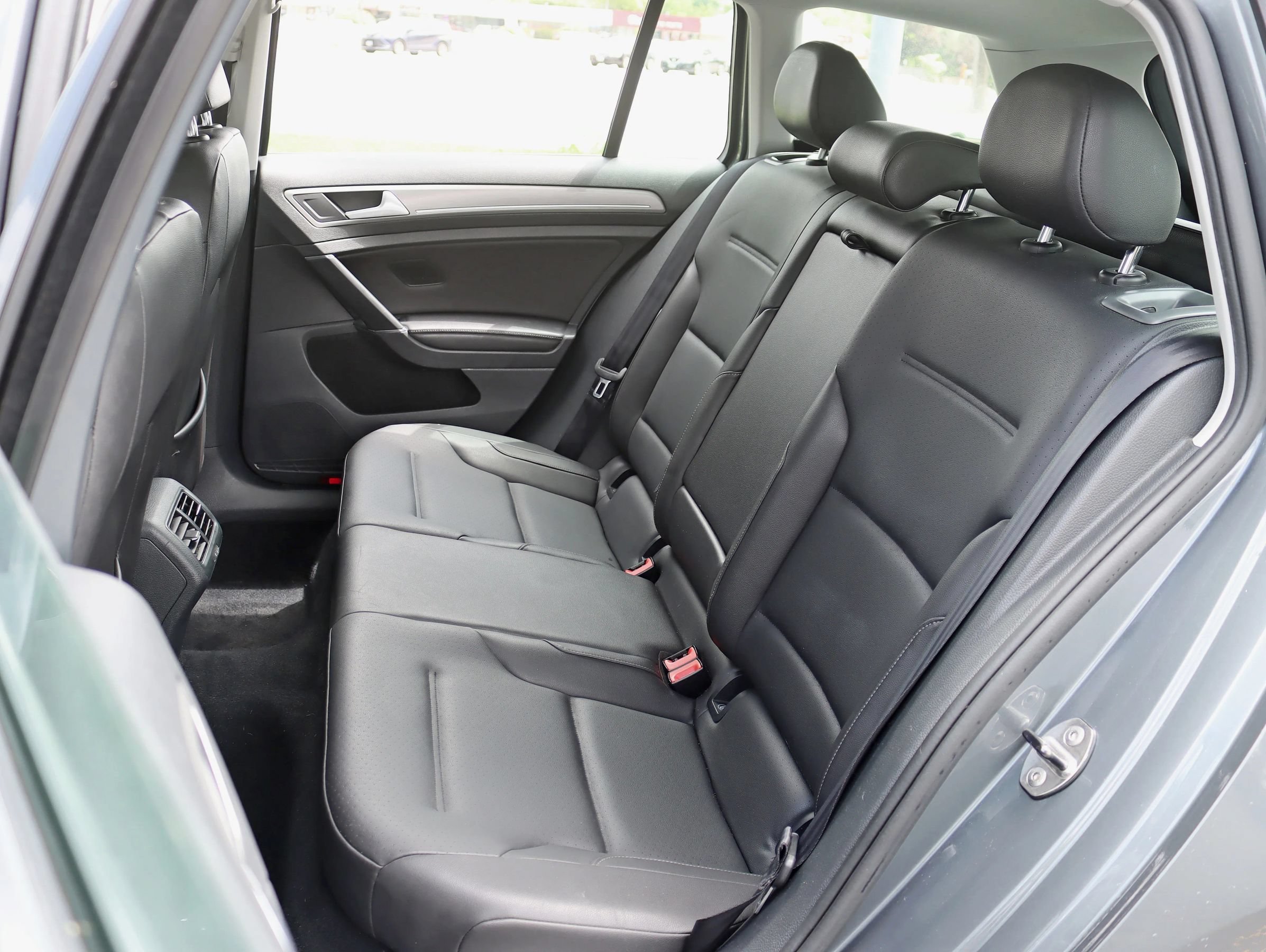Used 2015 Volkswagen Golf TDI SE FWD image 29