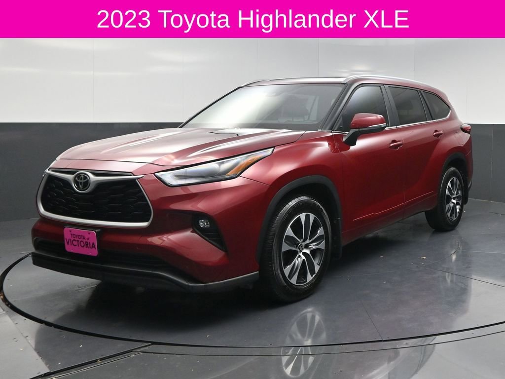 Used 2023 Toyota Highlander XLE image 2