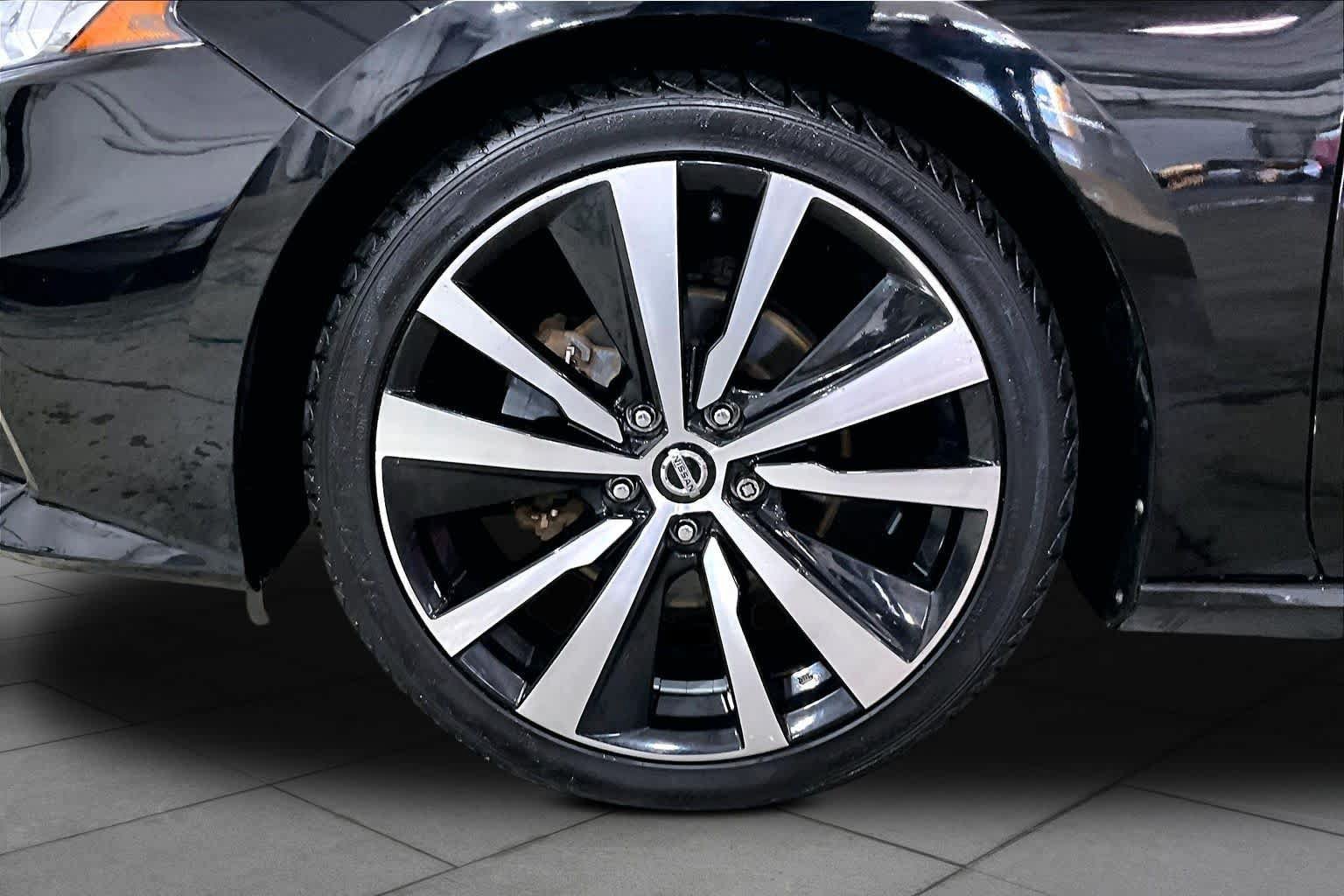 Used 2019 Nissan Altima 2.5 Platinum FWD image 11