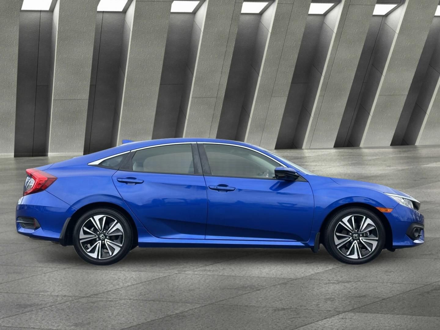 Used 2018 Honda Civic EX-L image 2