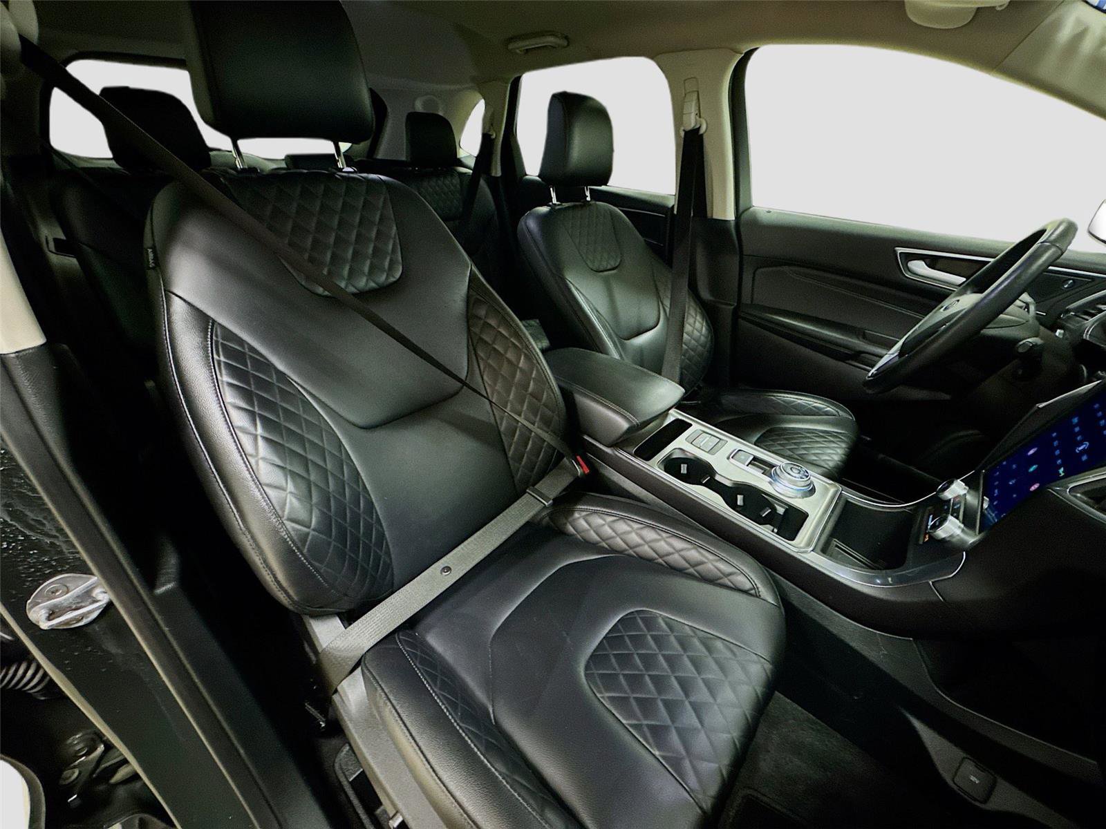 Used 2024 Ford Edge Titanium image 28