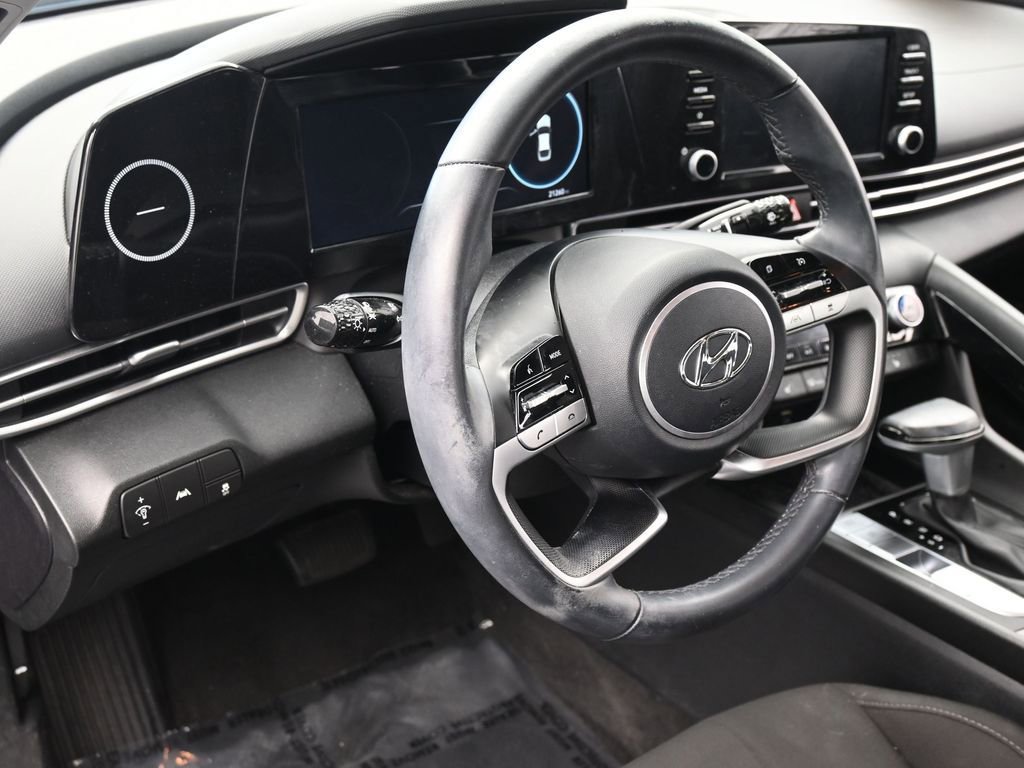 Used 2022 Hyundai Elantra SEL w/ Convenience + Premium Package FWD image 15
