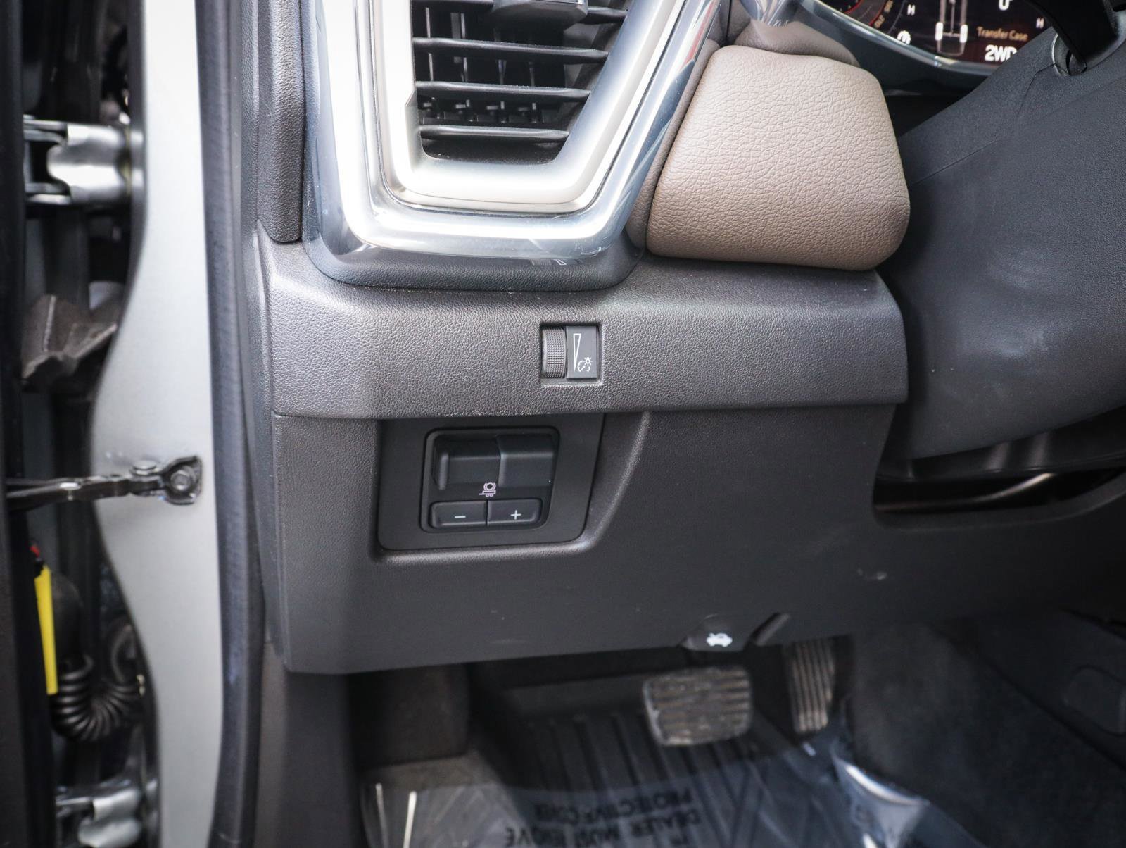 Used 2023 GMC Canyon Denali image 24