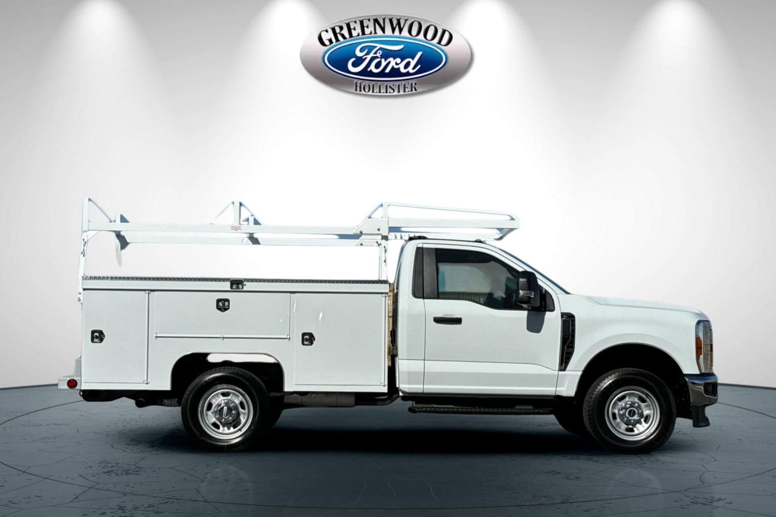 New 2025 Ford F350 XL w/ XL Chrome Package AWD/4WD video 3