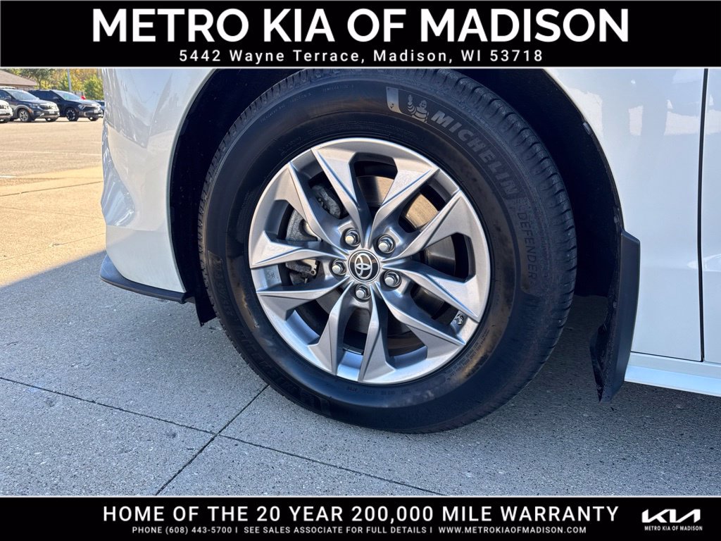 Used 2021 Toyota Sienna XLE AWD/4WD image 10