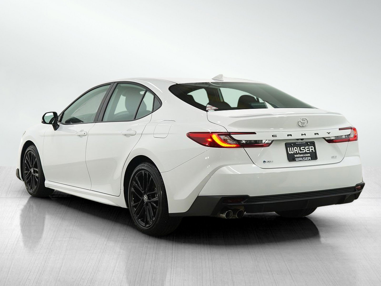 Used 2025 Toyota Camry SE image 5