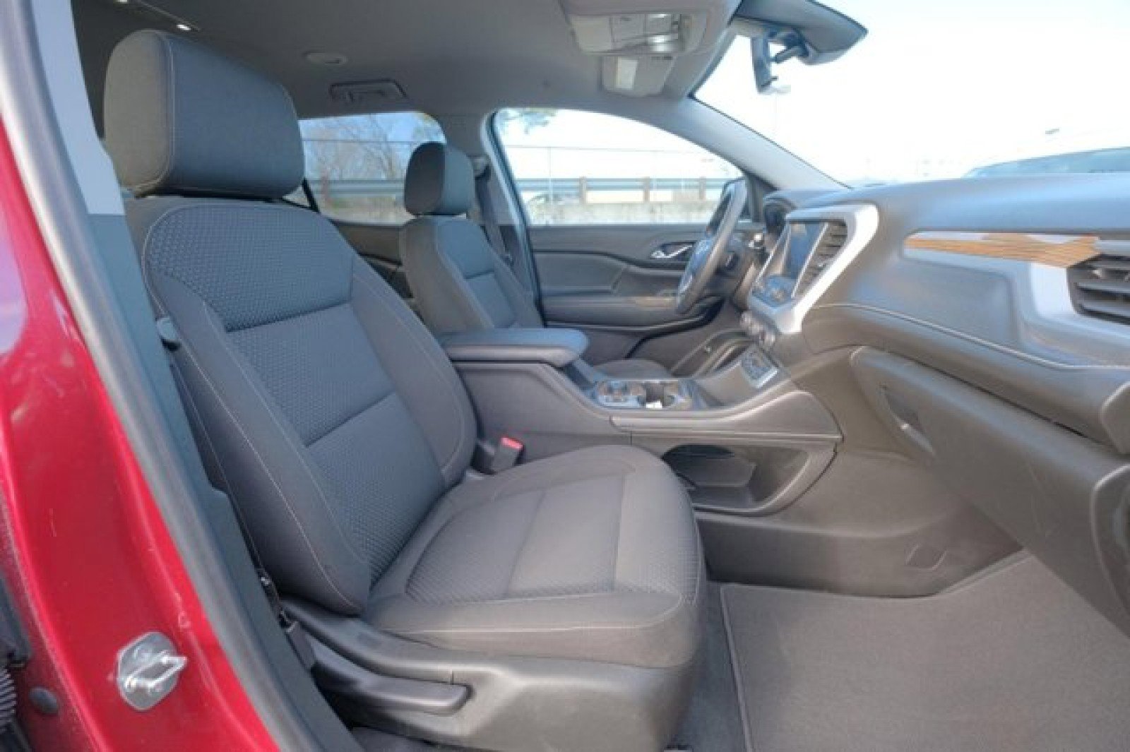 Used 2022 GMC Acadia SLE w/ Driver Convenience Package image 17