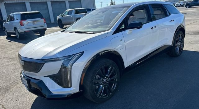 Used 2025 Cadillac Optiq Sport 2 image 3