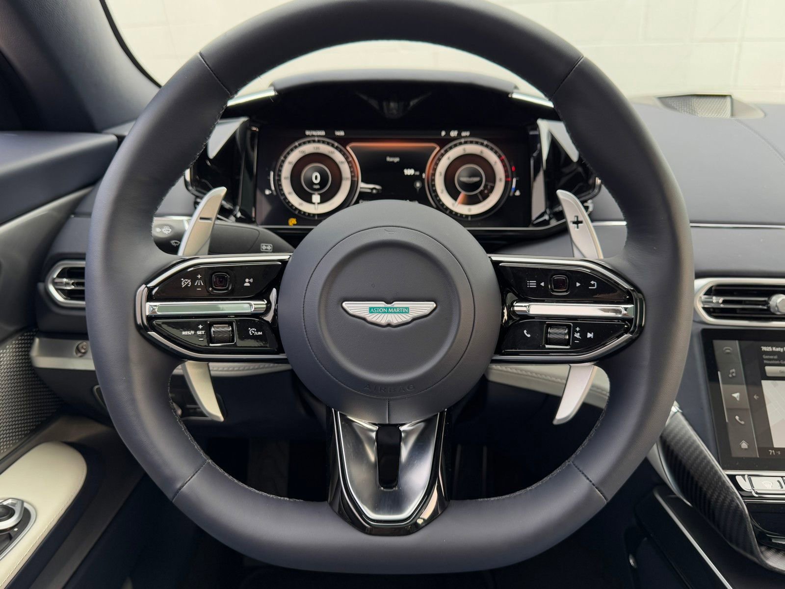 New 2025 Aston Martin Vanquish V12 image 15