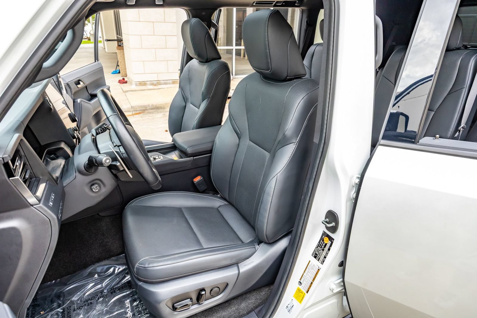 Used 2024 Lexus GX 550 w/ Accessory Package (Z1) AWD/4WD image 30
