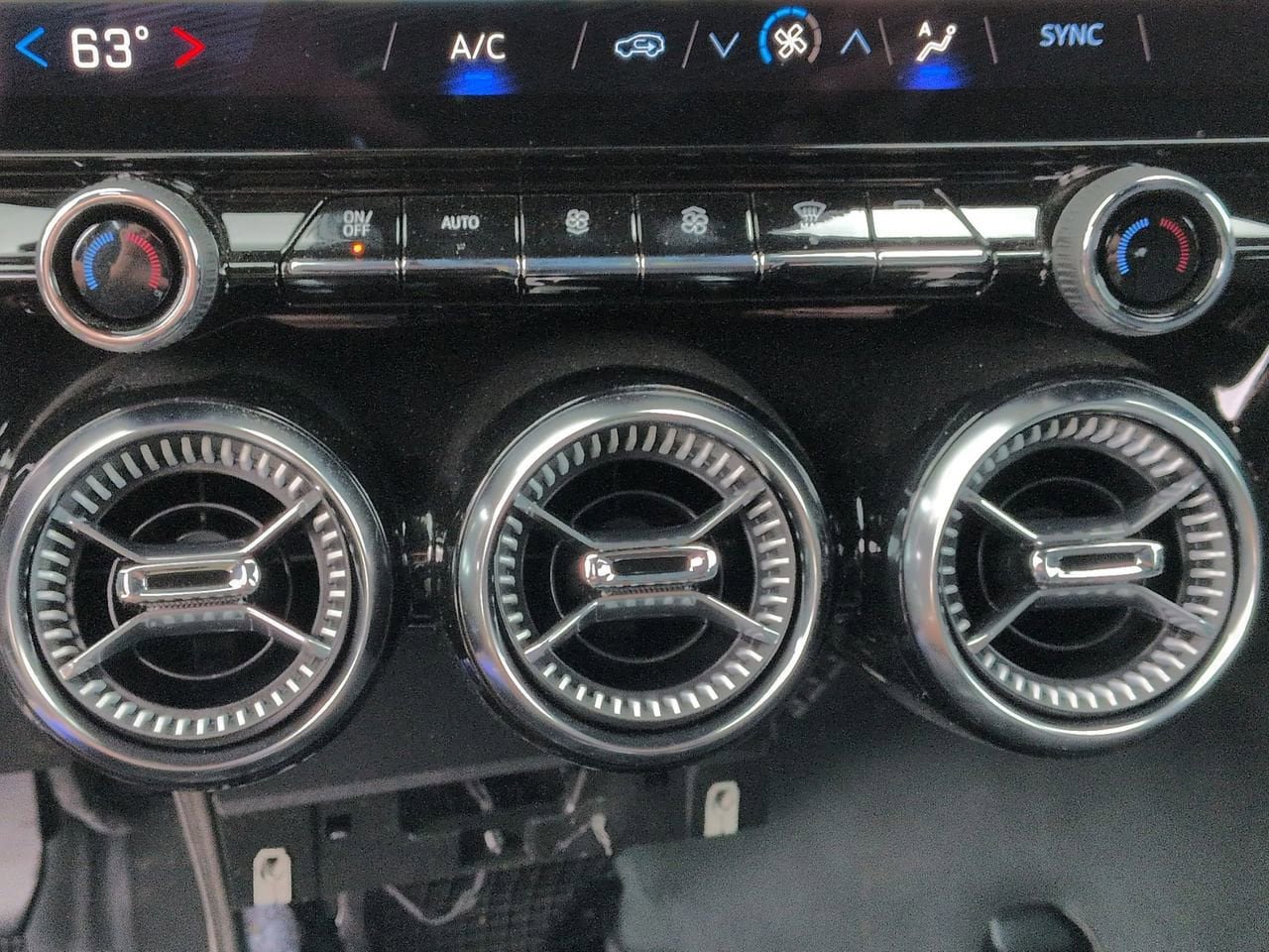 Used 2024 Chevrolet Blazer EV AWD Police image 18